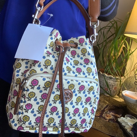 Authentic TORY BURCH leather/canvas bucket drawstring crossbody - Picture 14 of 16